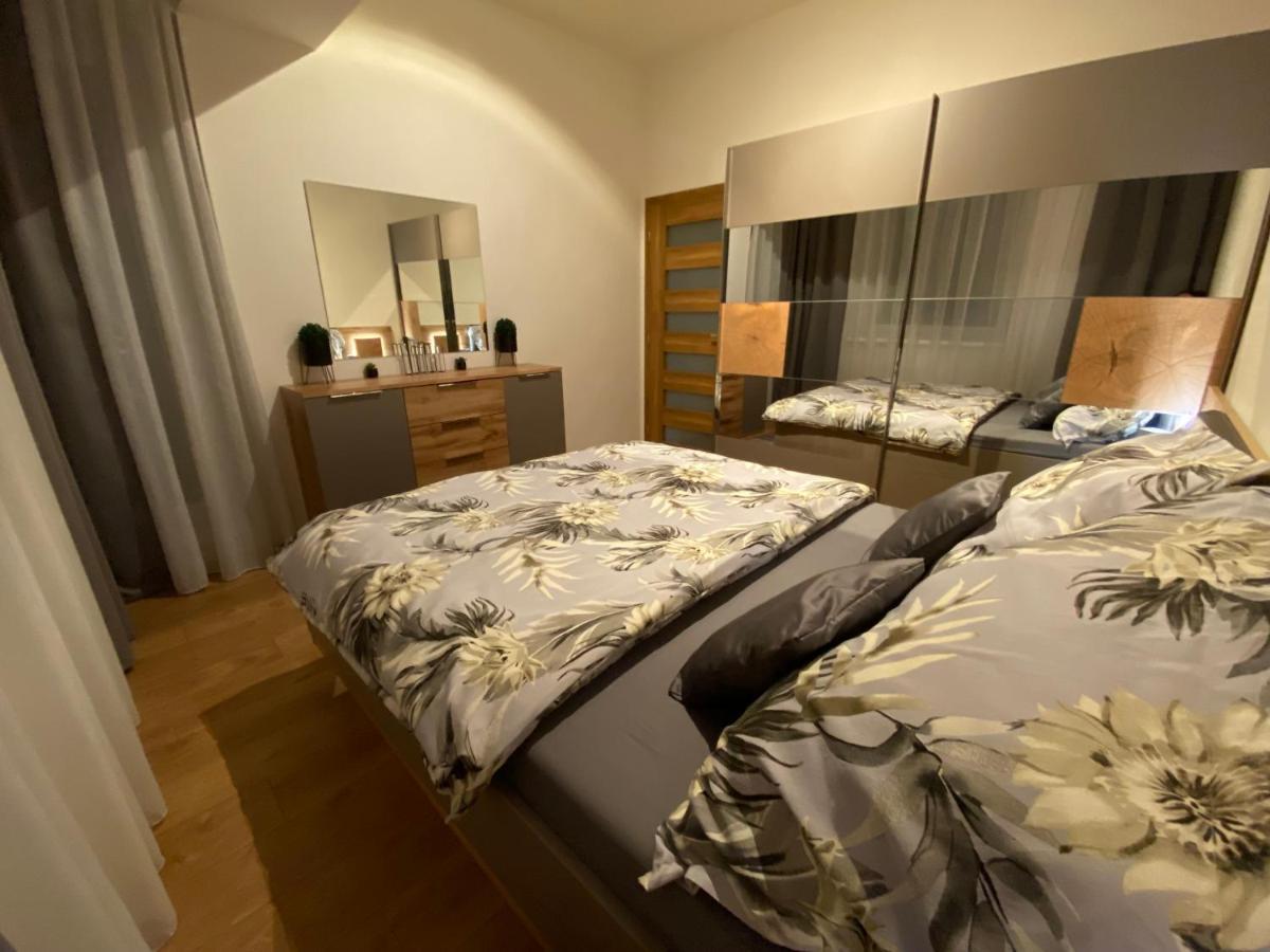 Apartment Mala Praha & Parking In The Garage Жилина Экстерьер фото
